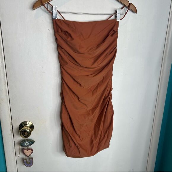 Superdown mini scrunched burnt orange crisscross spaghetti straps - Picture 2 of 5